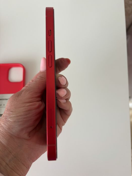 Iphone 13 roșu-impecabil, ca nou!