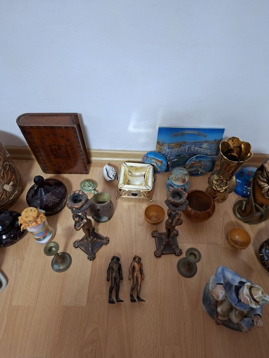 Vand bibelouri și obiecte arta