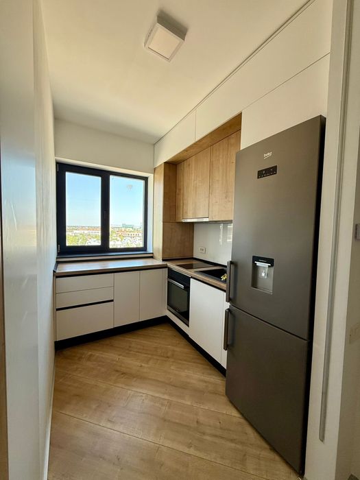 Ofer spre închiriere apartament cu 2 camere + loc de parcare subteran