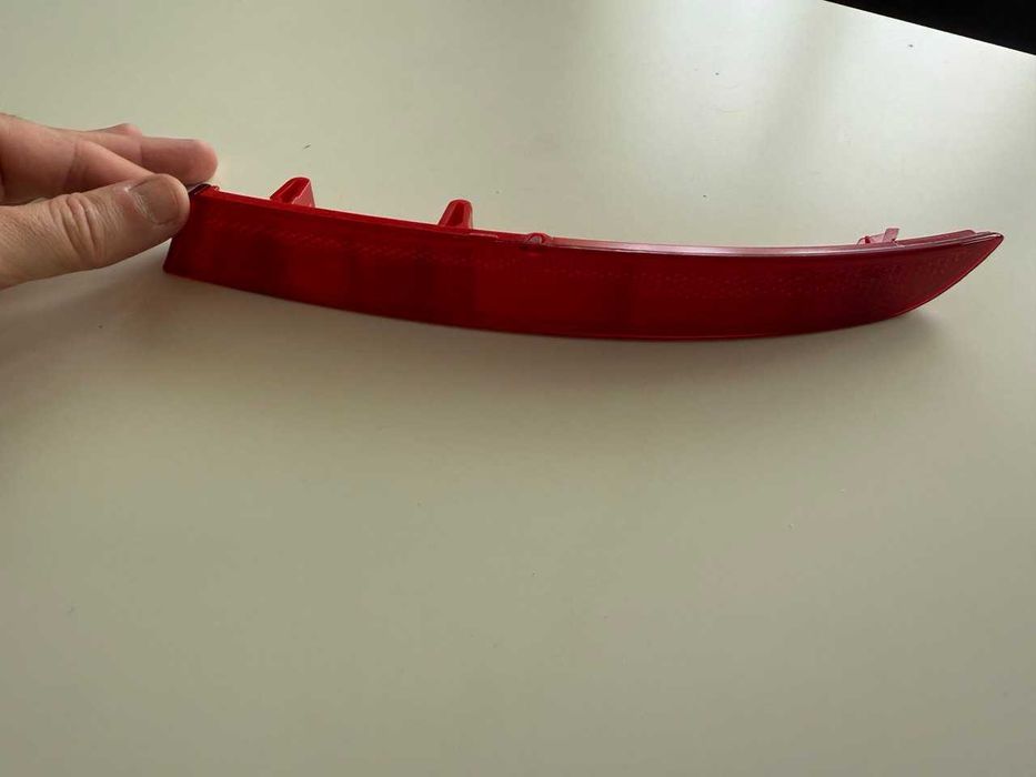 BMW G01 десен (пасажерски) светлоотразител задна броня