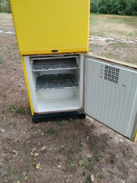 Продам двухкамерный холодильник Stinol