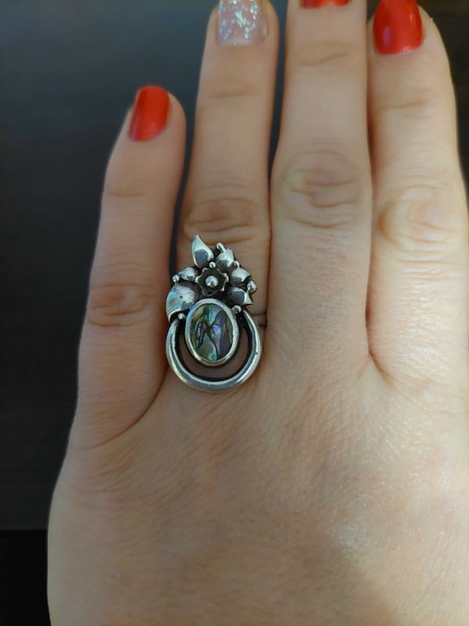 Сребърен пръстен с кралски седеф