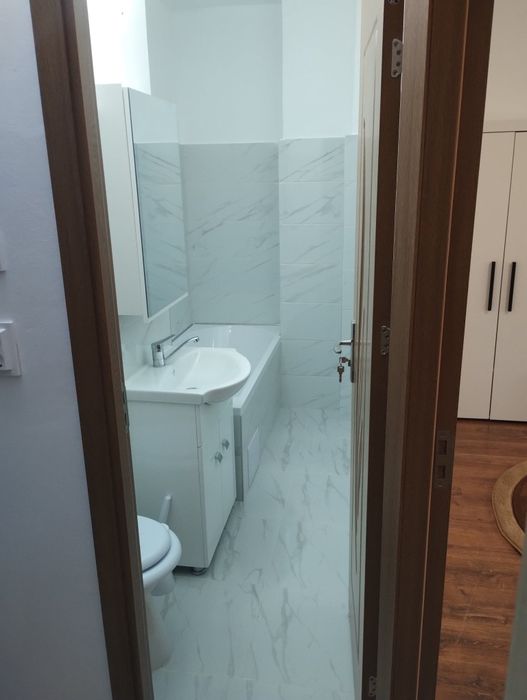 Închirierez apartament cu o camera decomandat