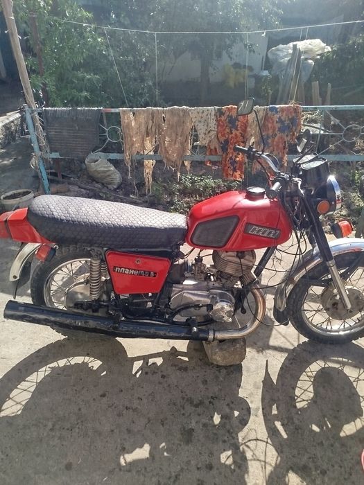 Ij mototsekl rangi qizil