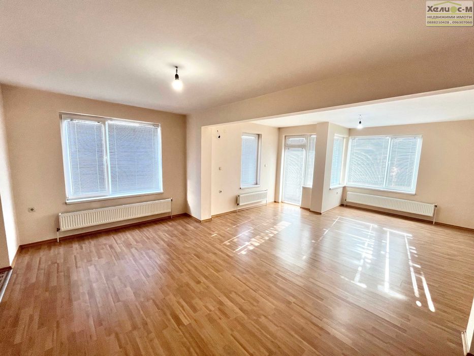 Тристаен апартамент с гараж до трето и четвърто училища, гр.Монтана