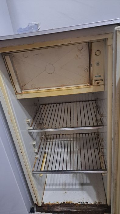 Saratov xaladelnik sotiladi