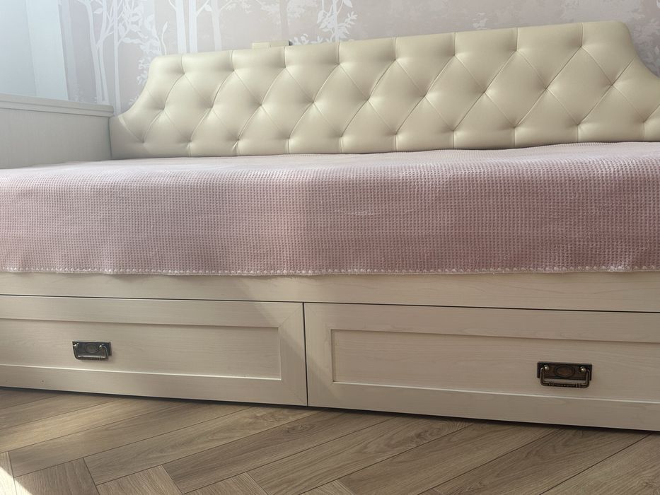 Продам 2 б/у кровати 90×200 см