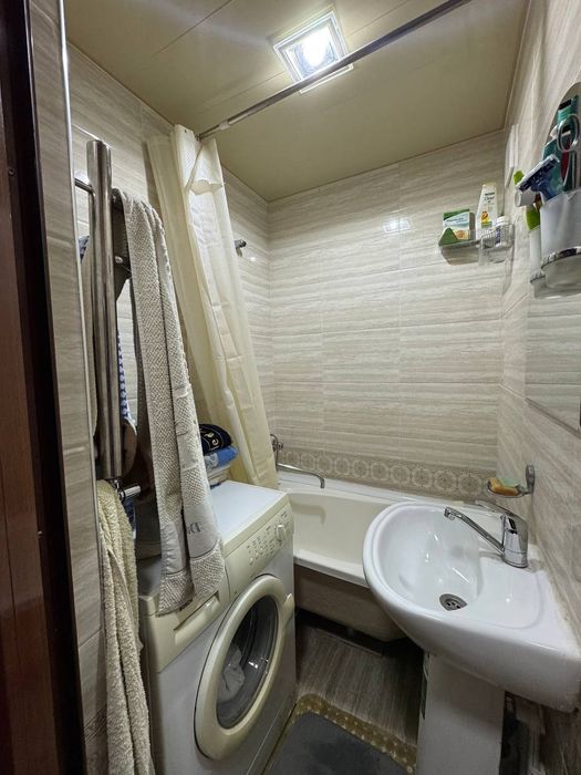 Зудлик билан сотилади 2 хона пере 3 хона 3 этаж 9 эт дом Беруний