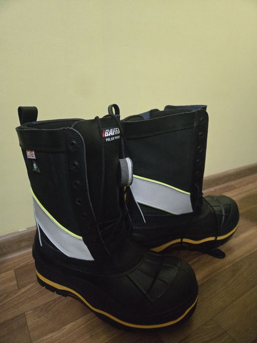 Продам сапоги Baffin