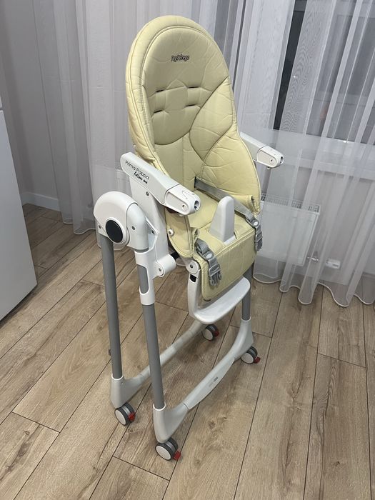 Стульчик-шезлонг для кормления Peg-Perego