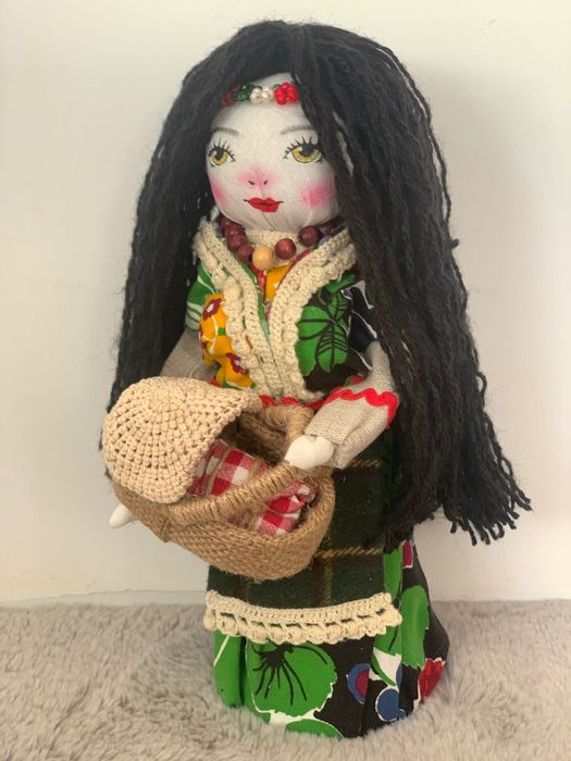 Авторска ръчно изработена кукла в народен стил