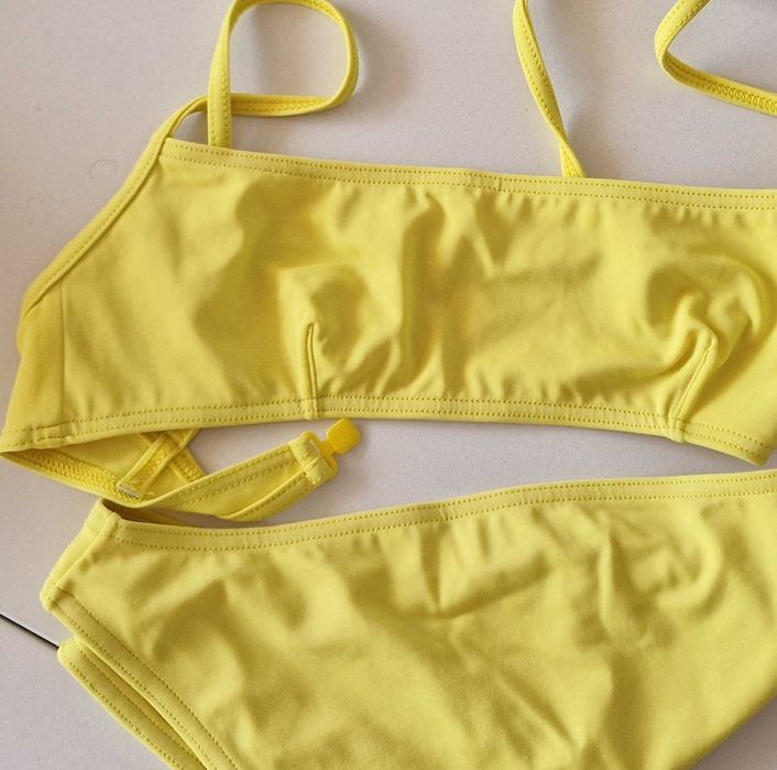 Costum de baie două piese