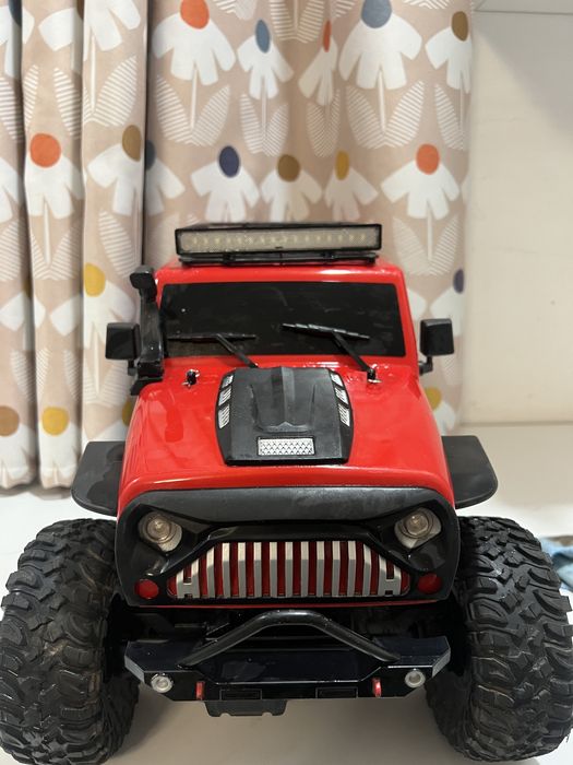 Продам машинку jeep