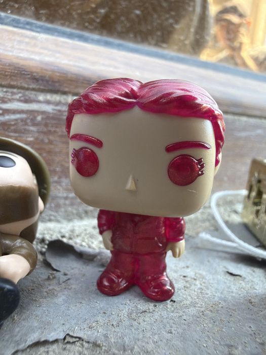 продаю фигурки kinder joy minecraft/stranger things