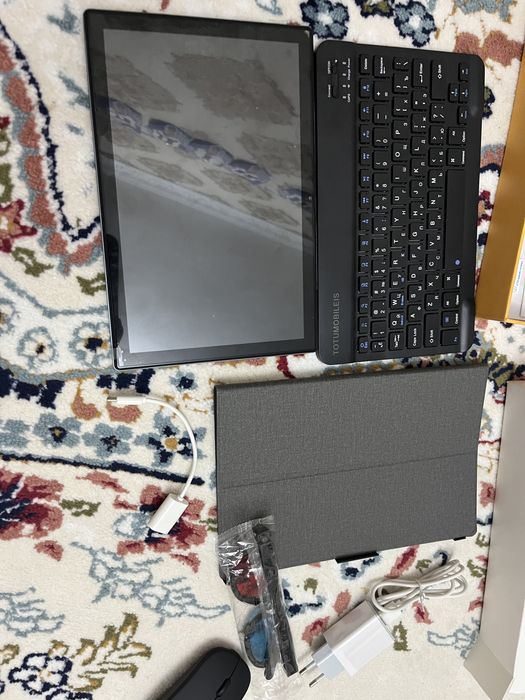 Планшет с клавиатурой и мышькой