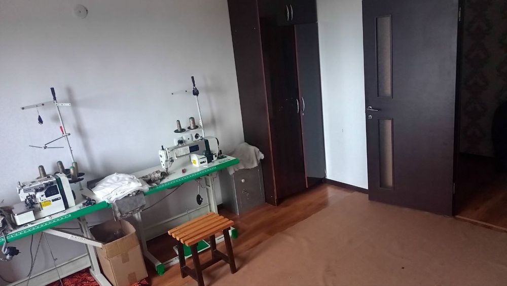 Yangiyo‘l shahar massiv yangi domda 2 xonali uy sotiladi.