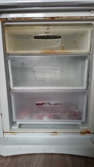 Холодильник Indesit