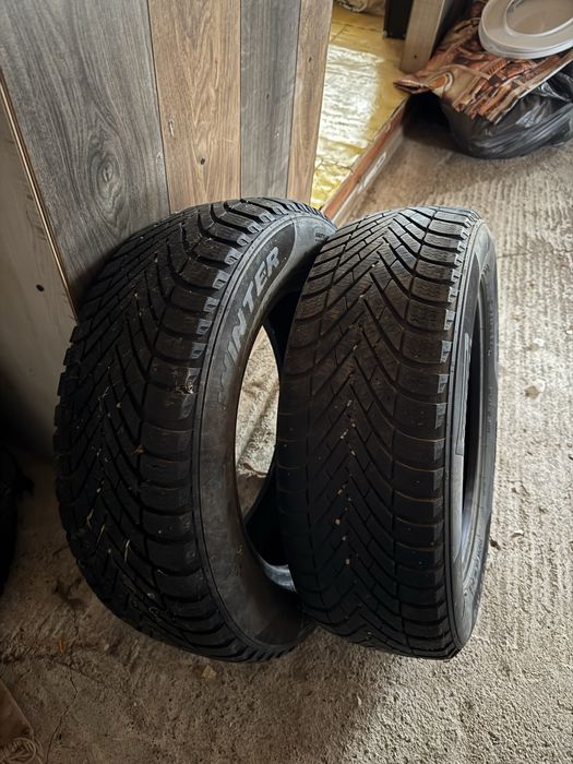 Vand doua cauciucuri Pirelli