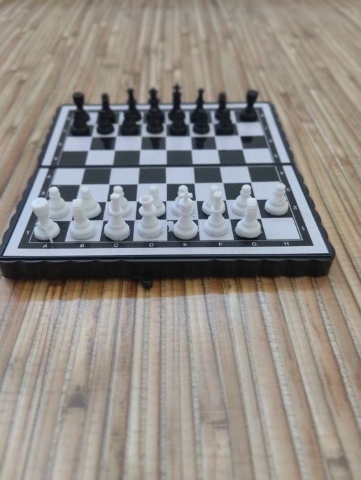 Шахматы магнитные.