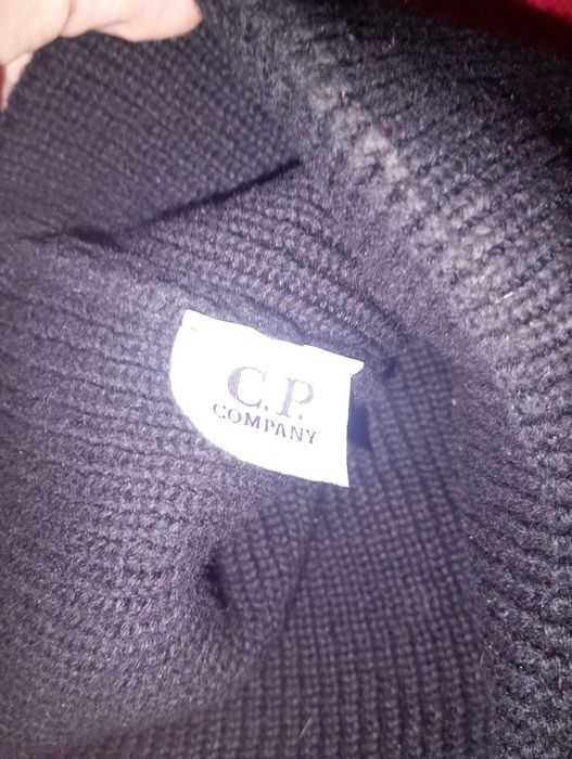 Продавам Cp company шапка