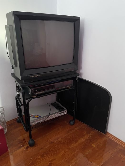 Продаю видеодвойку, телевизор и видеомагнитофон SHARP