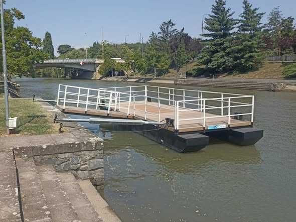 Pontoane plutitoare pescuit barca lac