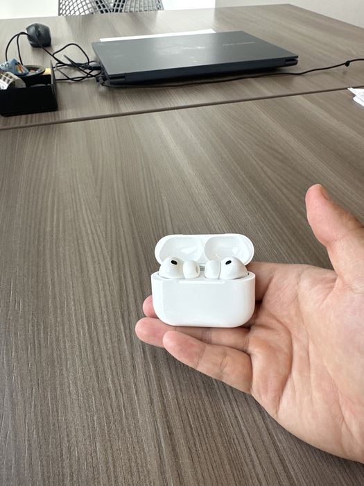 Airpods pro 3 почти новые