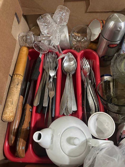 ПОСУДА ИЗ ДОМА ( сковорода, тарелки, весы, блюда, вилки, ложки )