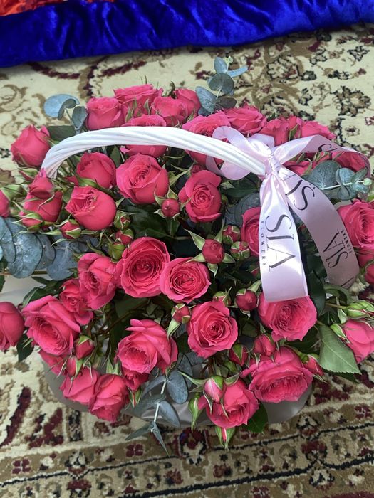 Цветы с тортом .