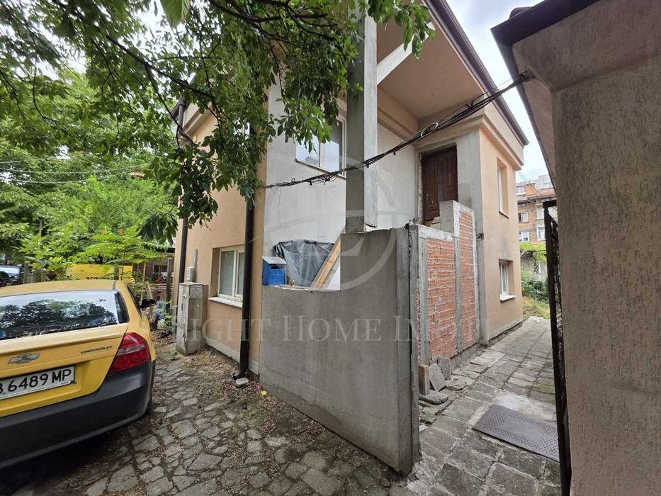 Продава се Къща в Пловдив, Кючук Париж - 111 кв.м за 1577 €/кв.м - Снимка #1