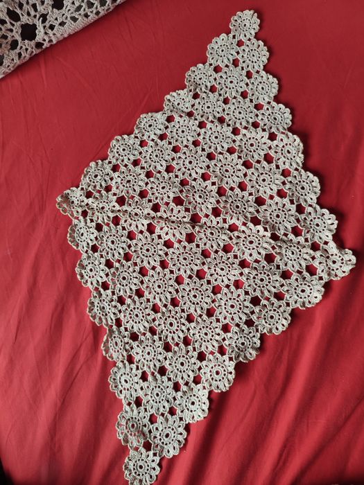 Плетени на една кука кувертюри на спалня,покривки за кръгла маса.