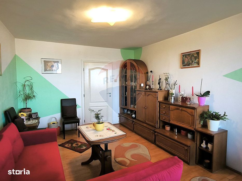 Apartament cu 3 camere decomandate, etaj 2 - cartier Gura Campului
