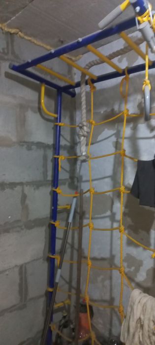 Продам турник универсальный