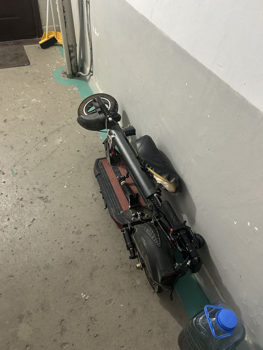 Продам не робочий самокат