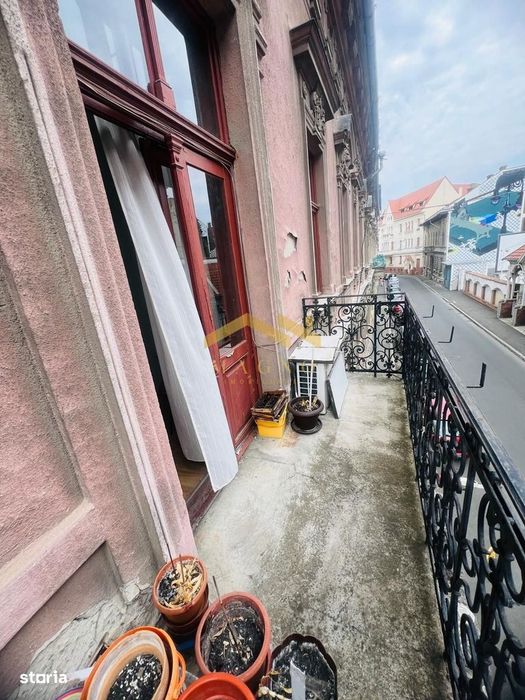 Apartament (pretabil pentru Birou ,Cabinet etc.) de vanzare in centru.