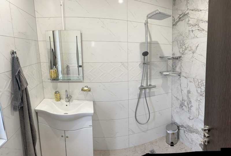 Дава се под наем Къща в Бургас, Сарафово - 220 кв.м за 1200 € - Снимка #2