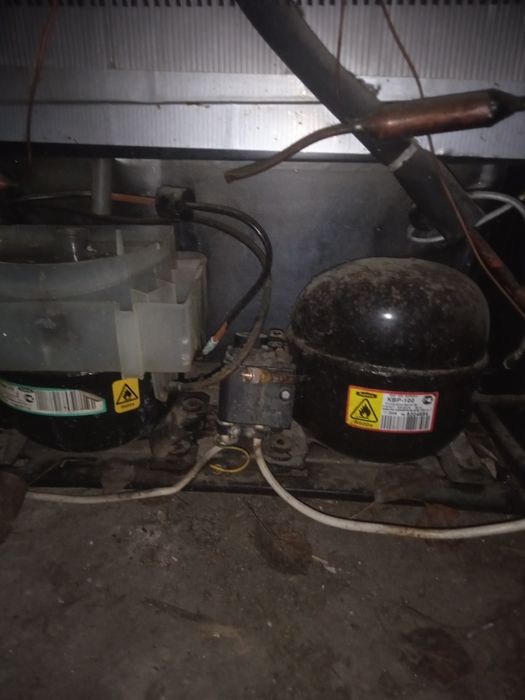 Продам двухкамерный холодильник Бирюса