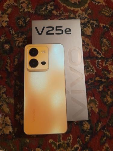 Vivo V25e 1 yil garantiy taloni bor