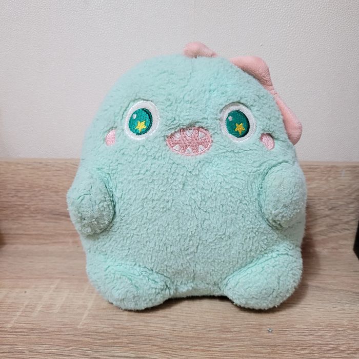 Милый монстрик с большими глазами