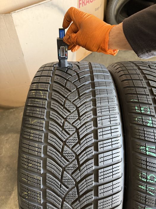 4 anvelope iarna 245/45/18 , 100 V , XL , GoodYear , 6-7 mm !