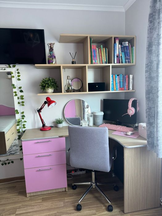 mobila de fete, pat cu saltea,birou și scaun
