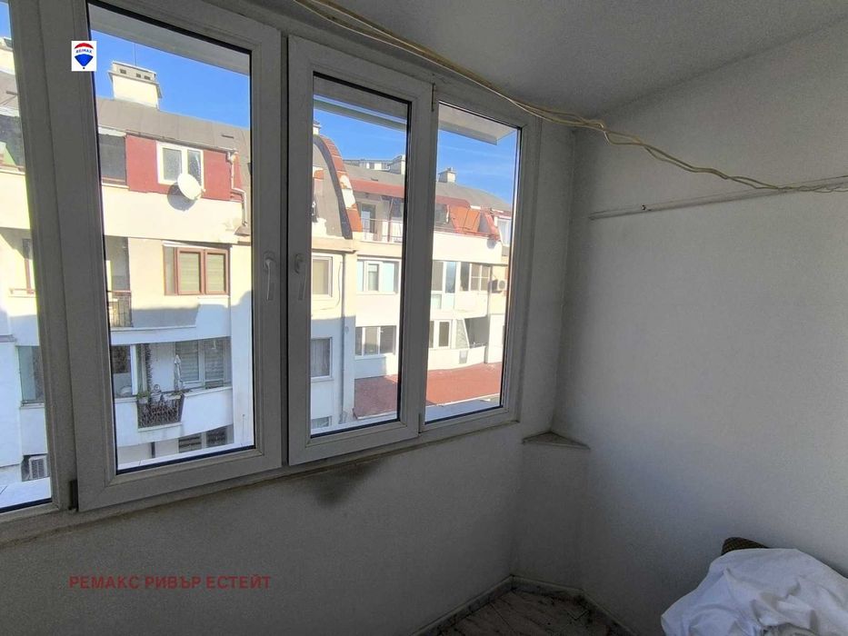 Продава се Тристаен апартамент в Русе, Ялта - 99 кв.м за 1353 €/кв.м - Снимка #2