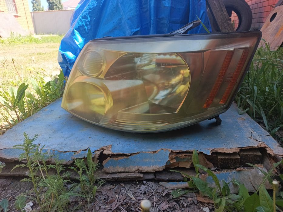 Фара Тойота Альфард