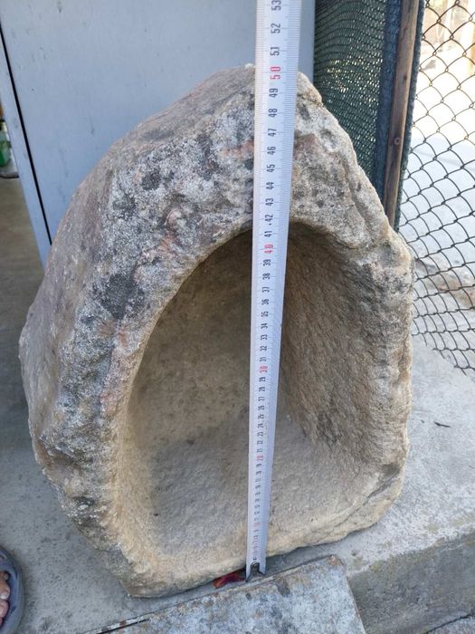 Продавам каменно старо корито