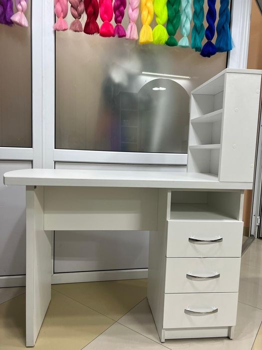 Стол маникюриста