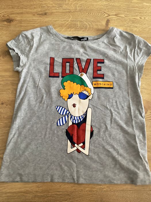 Tricouri Love Moschino