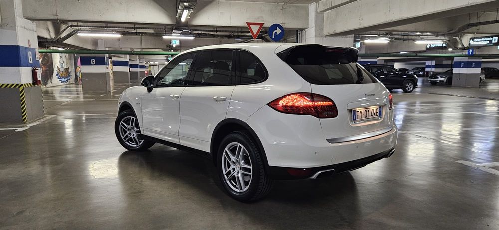 Vand Porsche Cayenne, 3.0 diesel, an 2013, Alb Perla 4x4, Ingrijit Acte la Zi