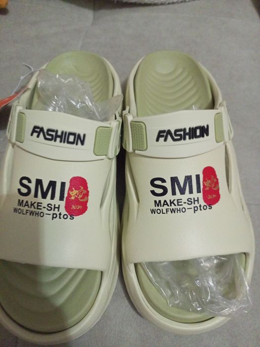 Продам мужские шлепанцы