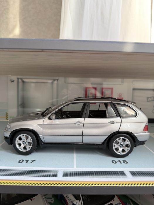 Колекционерски модел BMW X5 E53 4.4i Kyosho 1:18