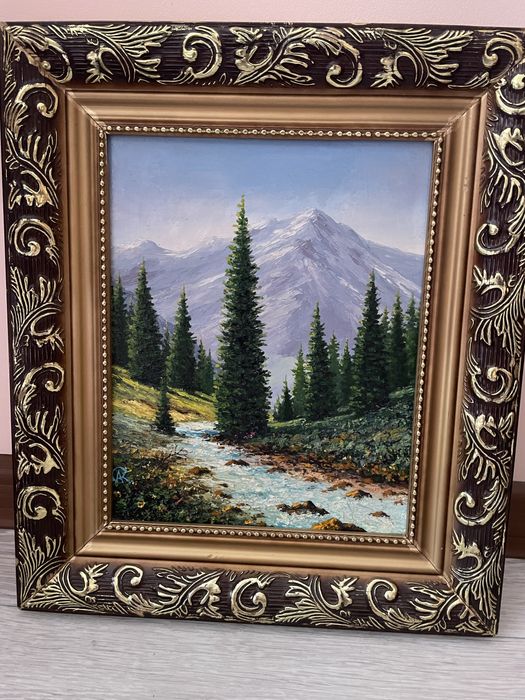 Картины в рамках разные